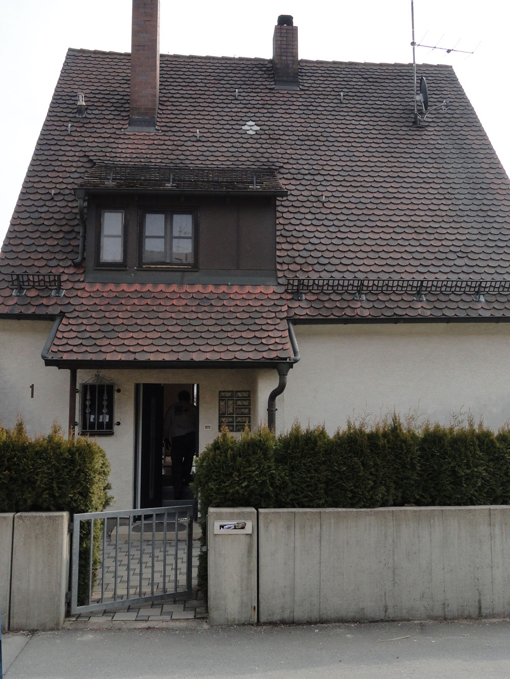 Vor Sanierung Wohnhaus Neunkirchen Frontansicht