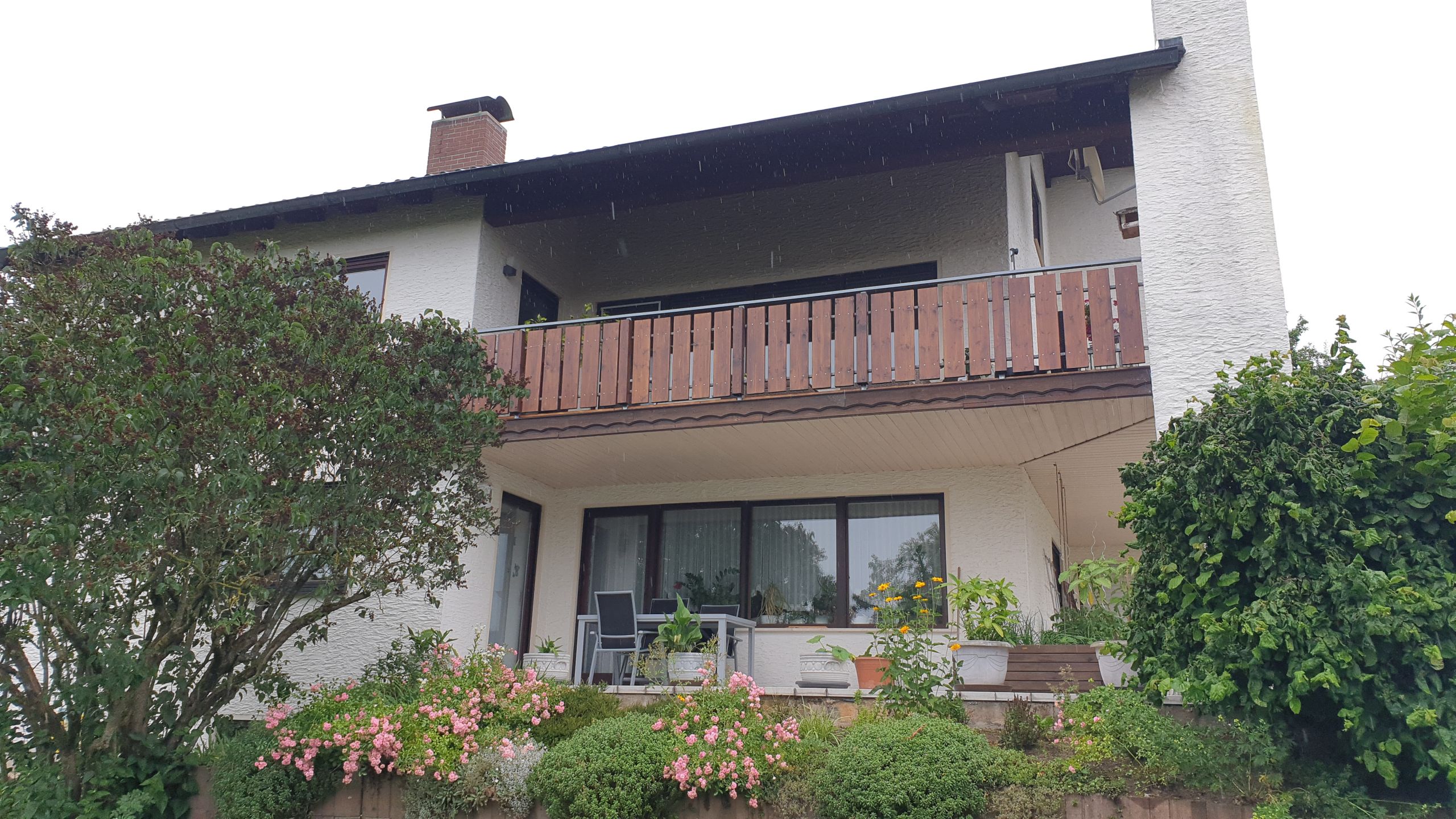 Nachher-Vergleich Wohnhaus seitliche Ansicht